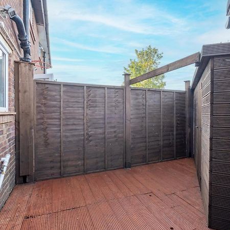 Kings House Apartment Hayes, West London Apt A Northolt  Bagian luar foto
