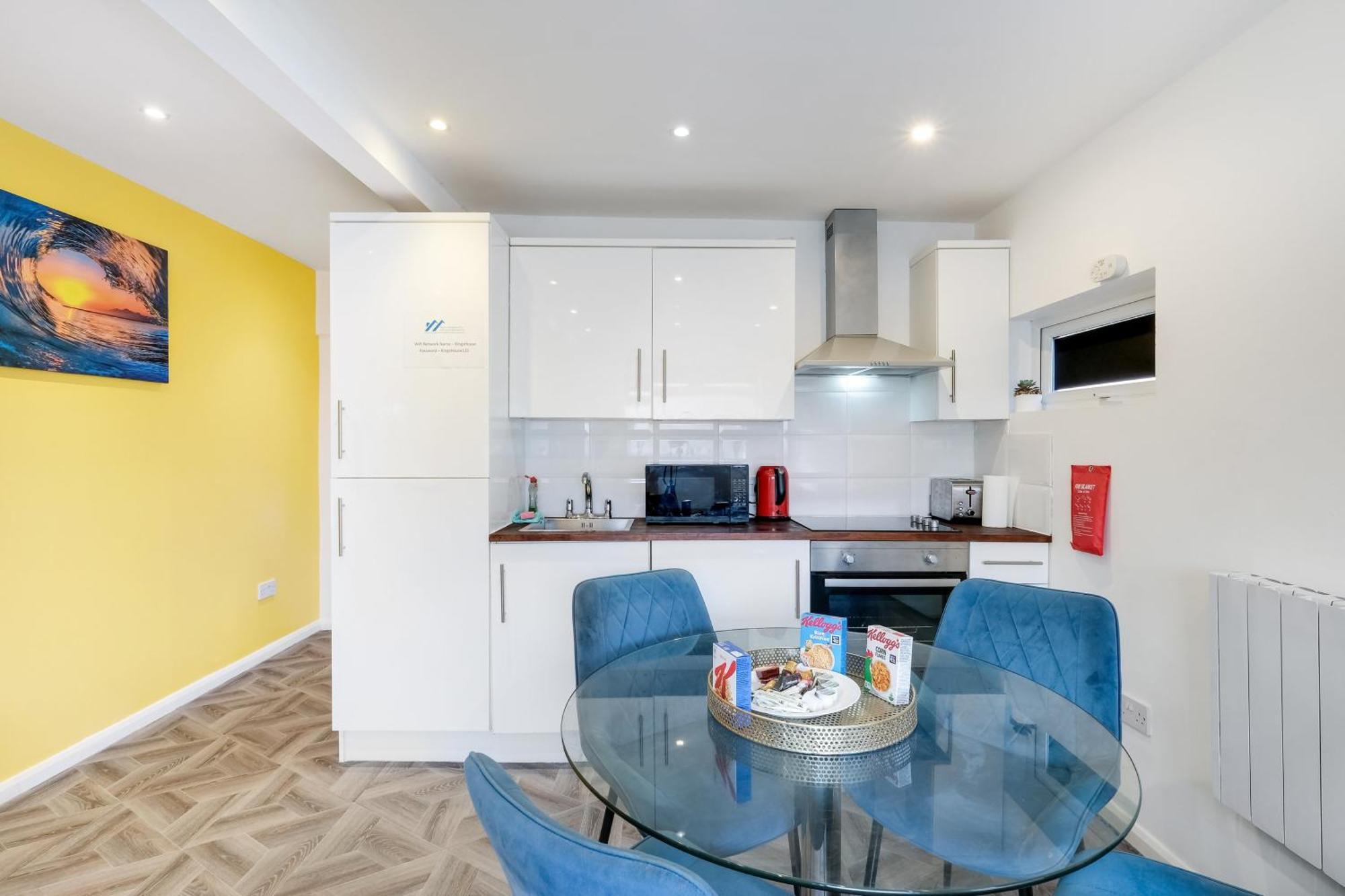 Kings House Apartment Hayes, West London Apt A Northolt  Bagian luar foto