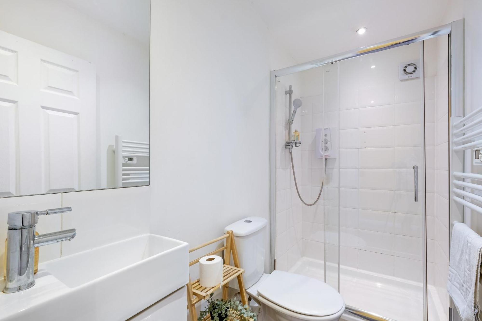 Kings House Apartment Hayes, West London Apt A Northolt  Bagian luar foto