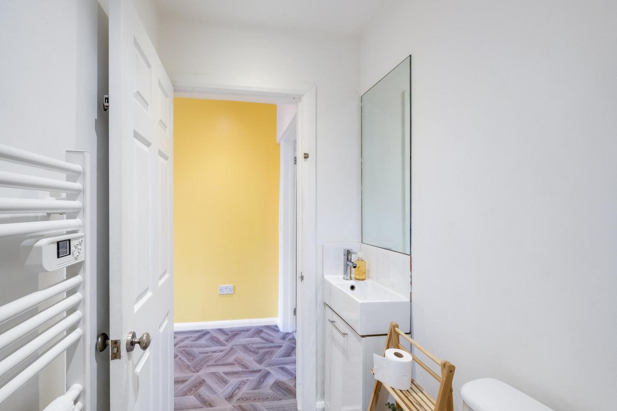 Kings House Apartment Hayes, West London Apt A Northolt  Bagian luar foto